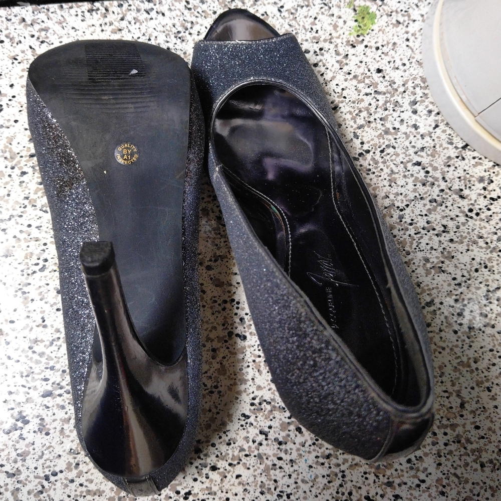 Shoes - Picture 6 of 12